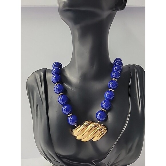 Vintage Avon Blue Bead Necklace Gold Tone Pendant Statement Jewelry - Picture 2 of 11